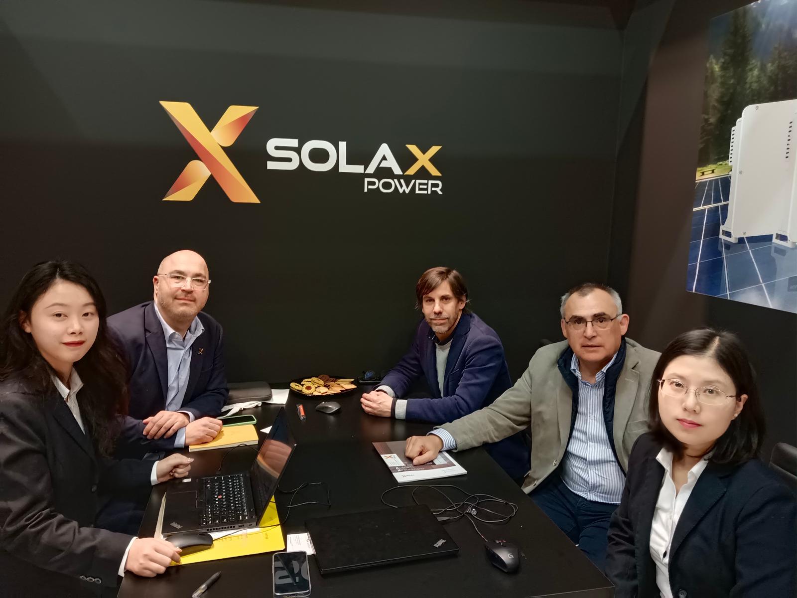 Acuerdo AELVASA y SOLAX Power